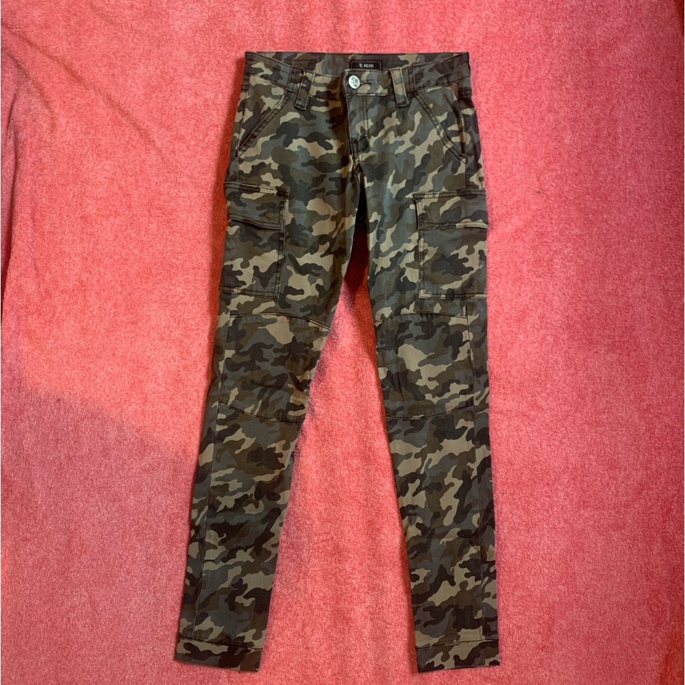 STS Blue NWOT Camo Pants size 3